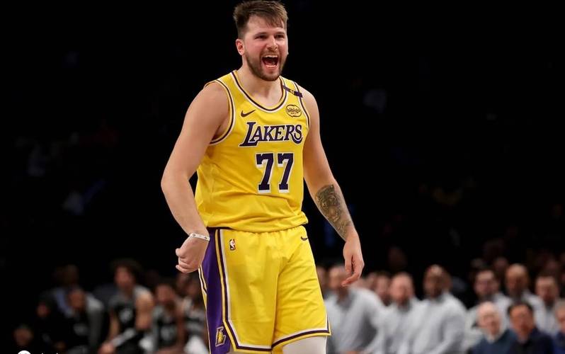 东契奇三罚不中&海斯两罚不中！湖人首节罚球7中2火箭没有罚球