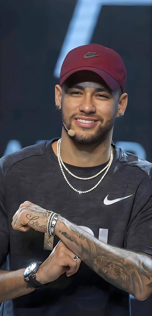 内马尔数据：2射1正1进球2关键传球，传球成功率91.1%，评分7.1