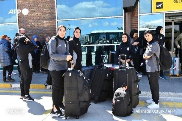 法新社：伊朗女足已从土耳其入境回国，两名队员仍留在澳大利亚