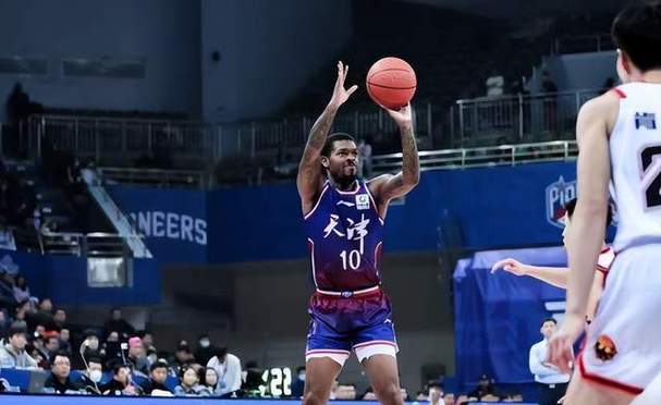 直播吧：克罗斯签证手续终于办齐他将尽快为天津出战CBA