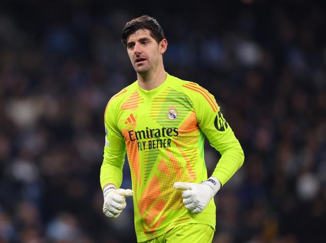 记者：库尔图瓦将在明日接受检查，球队担心可能是严重肌肉拉伤