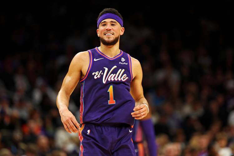 布克过去4战场均砍37分3.5助攻投篮命中率49%但战绩1胜3负