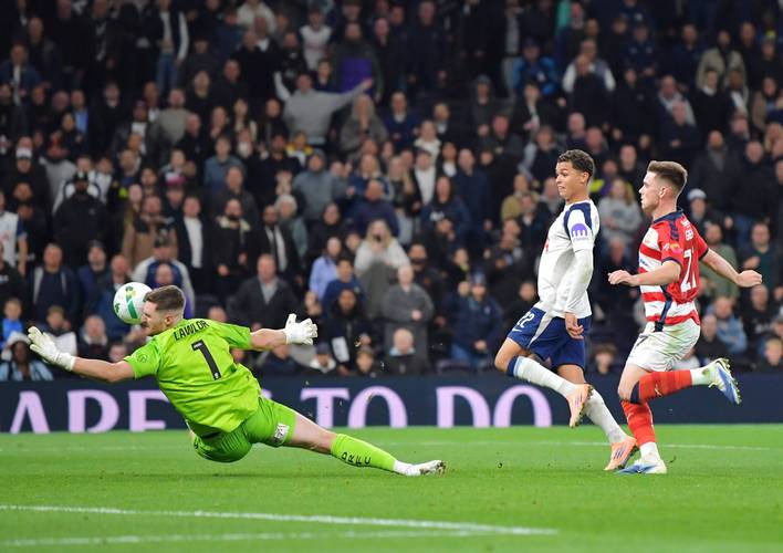 斯洛特：热刺通过长传球扳平比分，加拉塔萨雷也会采取类似方式