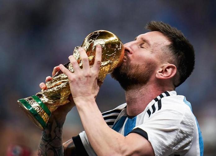 阿根廷友谊赛名单：梅西领衔，恩佐、帕斯、麦卡、小蜘蛛在列