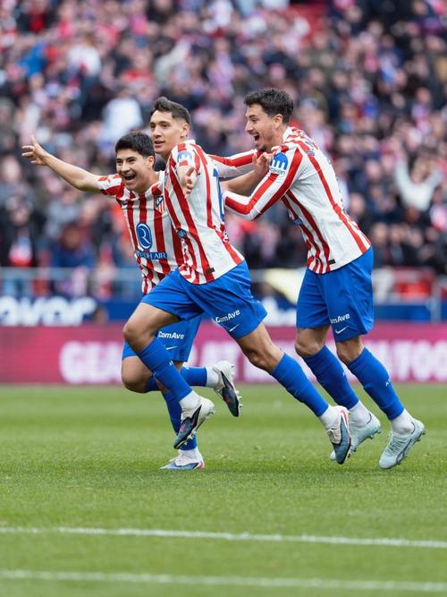 西甲3月最佳进球候选：居莱尔本方半场吊射，莫利纳惊天世界波