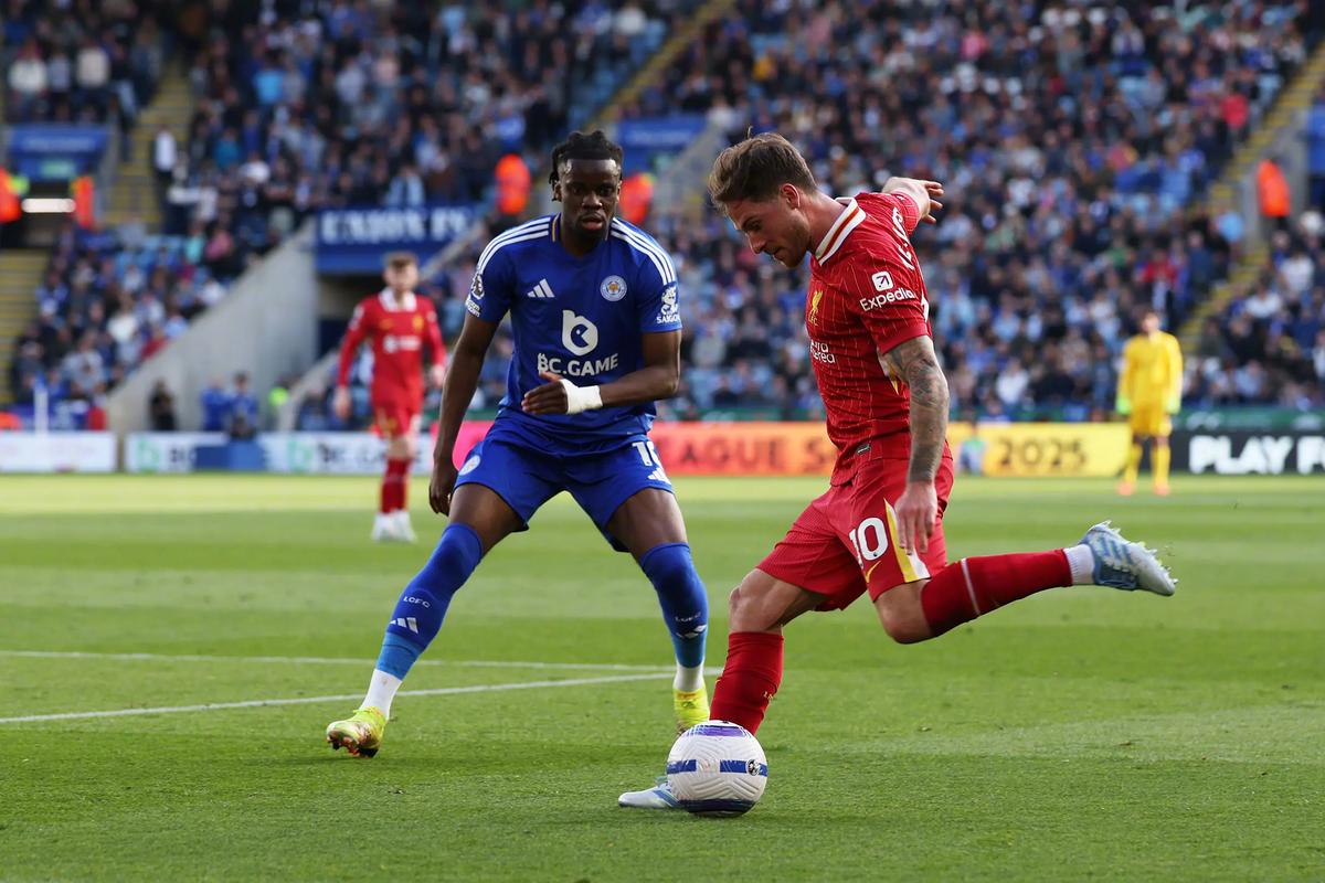 麦卡利斯特补射破门，但裁判犯规在先进球无效