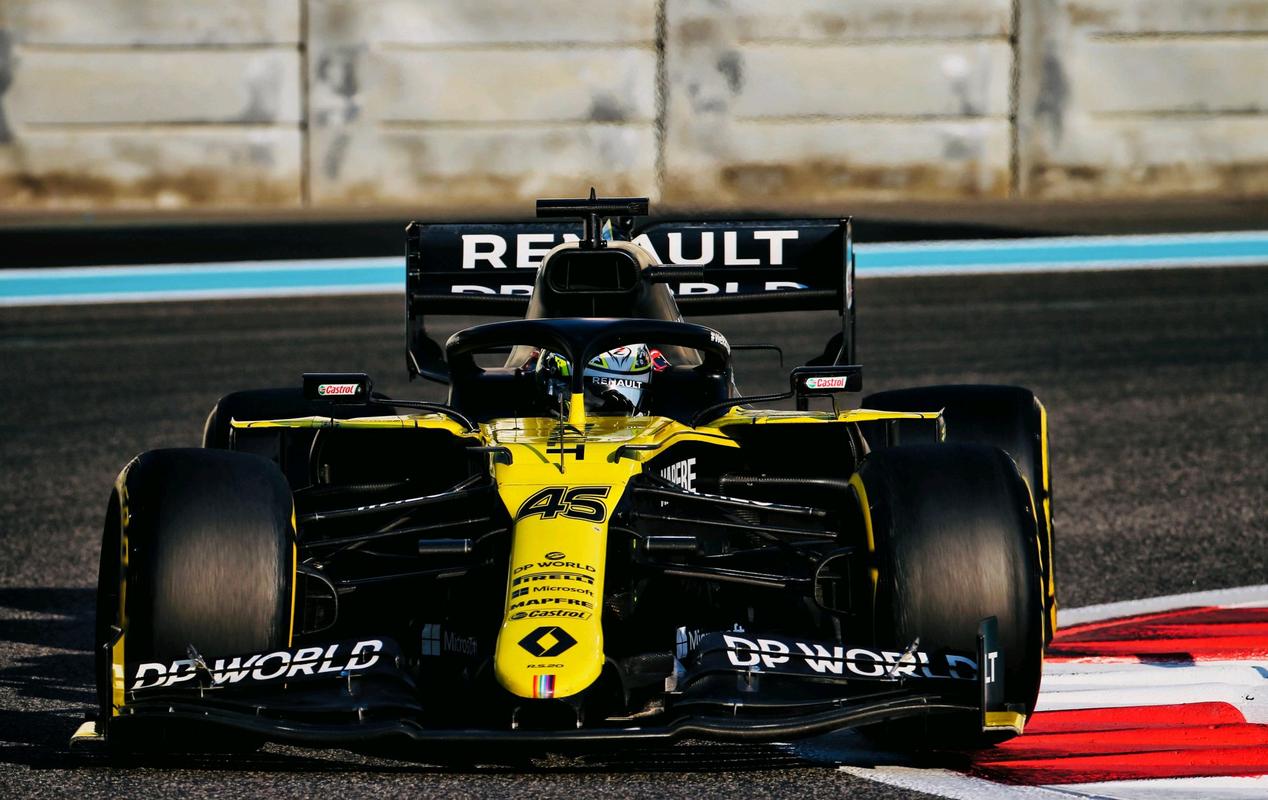 本赛季当雷诺出战30+分钟时场均18.7分10.3板1.6助命中率62.4%