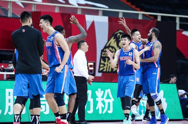 终于来了凯文克罗斯加盟天津先行者真是太让人期待了_CBA直播