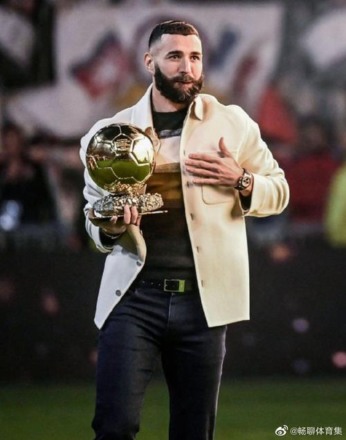 本泽马法国队地位（本泽马法国球衣）