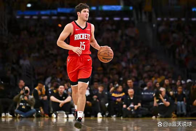 解说：近期伊森的三分命中率惨不忍睹是该多用用谢泼德了