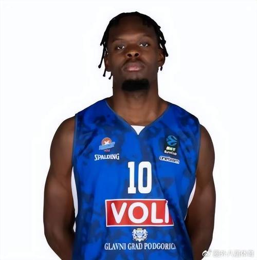 火力凶猛！皮特森连续超远三分命中帮助福建领先山西两位数