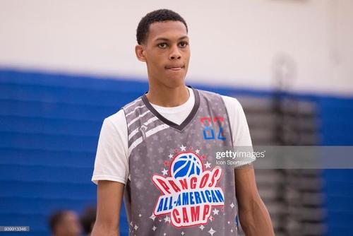 这长相绝对是亲生的隆多儿子13岁征战高中联赛贡献25分7助