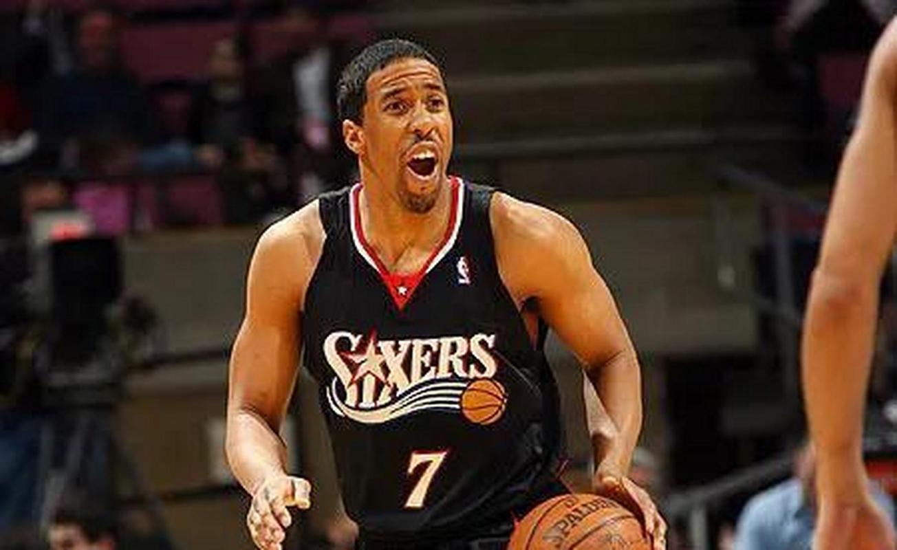 穆雷助攻来到2979次超越安德烈米勒升至队史助攻榜第4