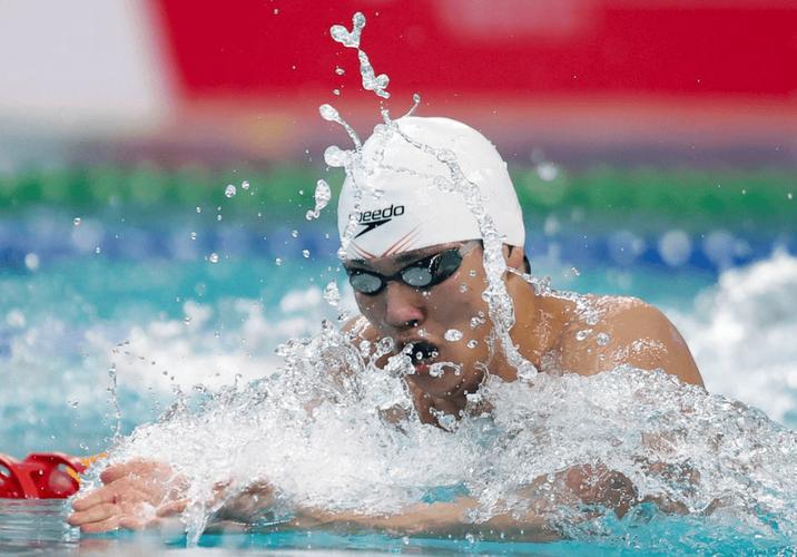 中国游泳公开赛男子100蛙泳：董志豪与郑英昊成绩相同，并列夺金