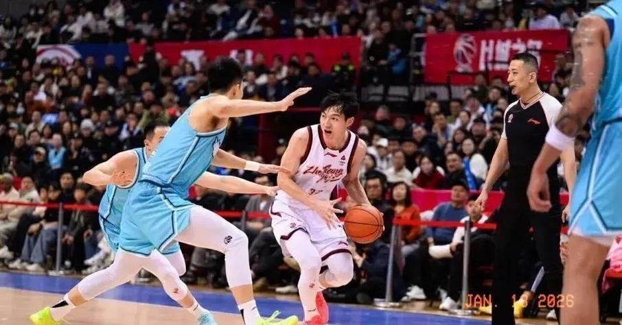 替补手感很热！吴前7中5拿到14分三分5中4&首节命中压哨三分