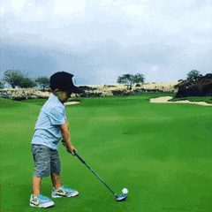 阳光明媚！詹姆斯晒早起打高尔夫动态