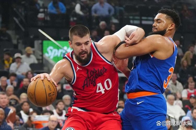 打了3个2+1！阿门上半场10中6&罚球3中3砍下16分8板3助1帽