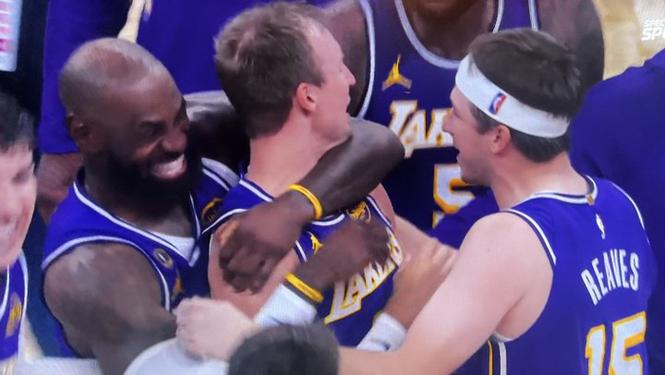 怪不得眼熟！詹姆斯裸绞肯纳德和追梦让戈贝尔见太奶如出一辙