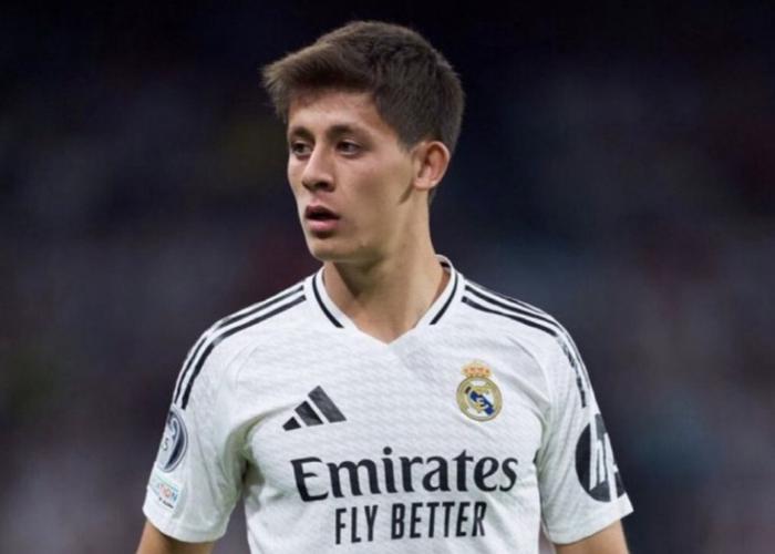 实至名归！官方：居莱尔68米吊射当选西甲3月最佳进球