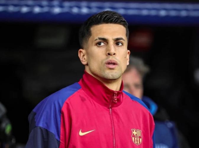 每体：巴萨想留住坎塞洛并引进即战力后卫，考虑格里马尔多、卡约