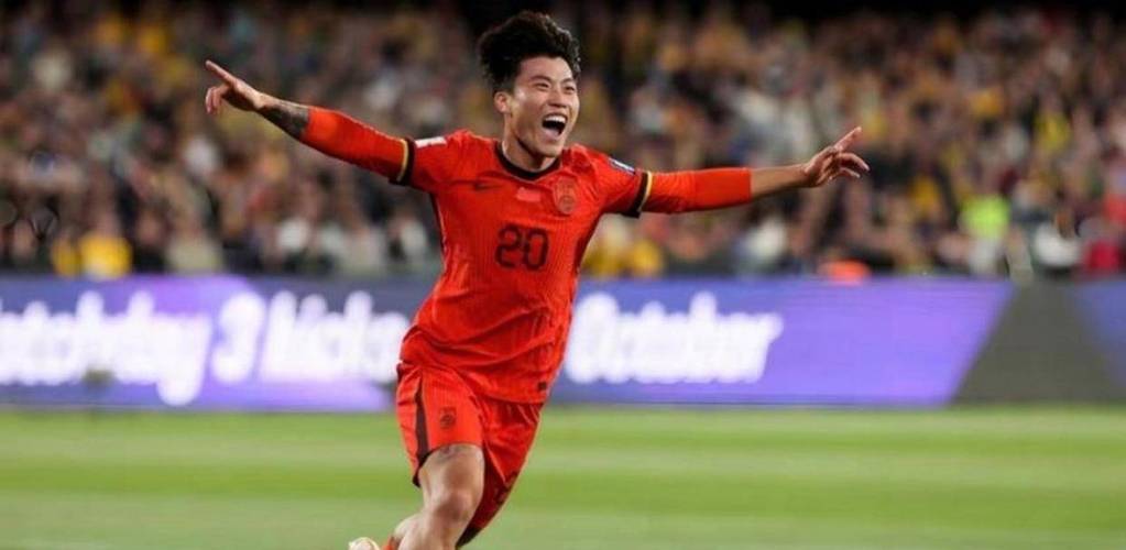 谢文能：抱着以下往上看的姿态努力踢好比赛邵导非常积极向上