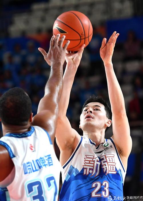 媒体人：新疆4连败场均输23.8分今天输山东20分都是输最少的了