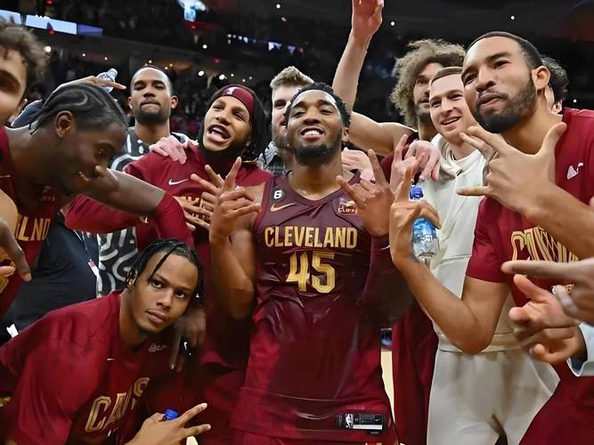 进攻上限比肩王朝勇士！但骑士防守堪忧哈登&莫布里正面临考验