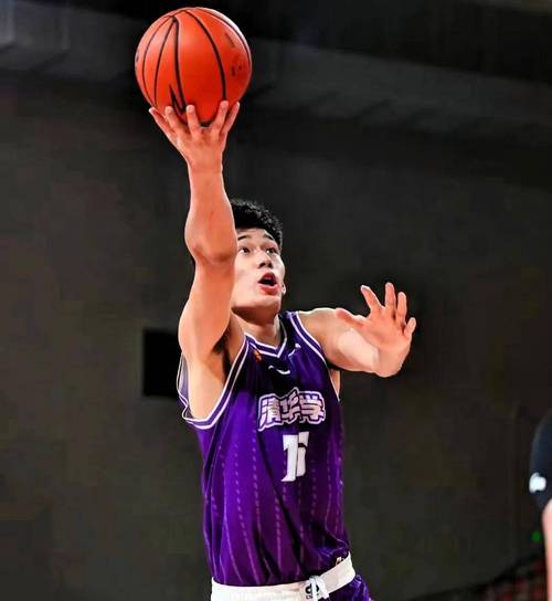 就你打得好！状元杨曦皓半场5中4拿下11分3板1助全队唯一上双