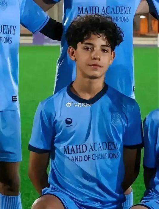 随皇马梯队训练！阿斯：迷你罗被赞很谦逊，担任边锋融入球队迅速