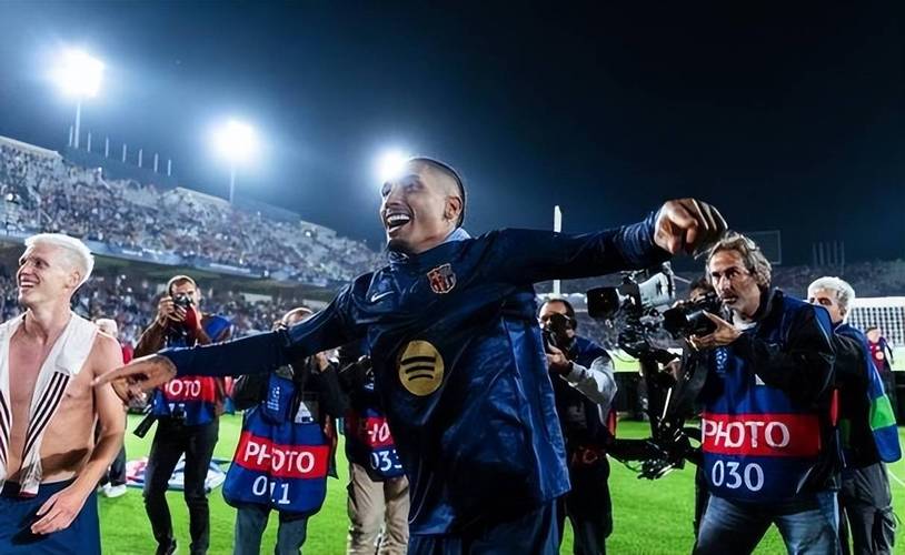 世体：巴萨尚未与费兰和莱万续约，球队夏窗的首要任务是引进中锋