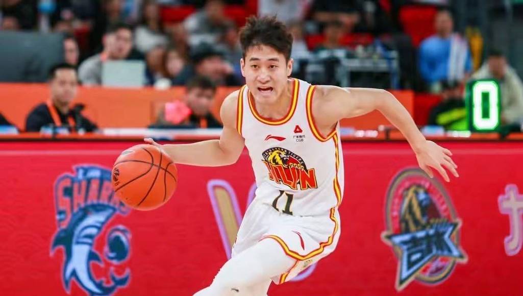 依旧是球队大腿！姜伟泽13中7砍全场最高21分三分5中3&罚球4中4