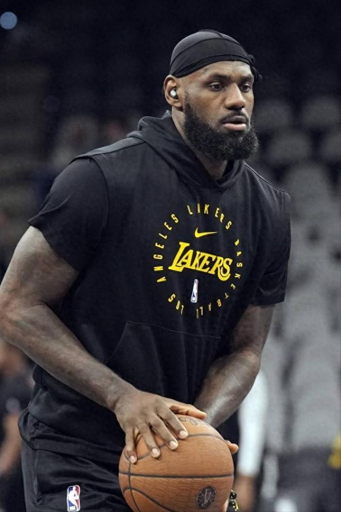 结束传奇生涯数据媒体：詹姆斯今夏退役的概率为22%