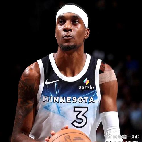 芬奇：麦克丹尼尔斯防守杜兰特时克服了一堆非法掩护