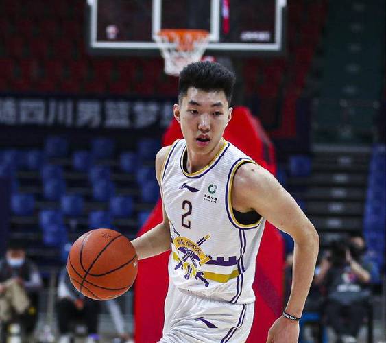 无敌！卡特莱特手术刀直塞赵柏清上篮&晃开廖三宁压哨造三分犯规