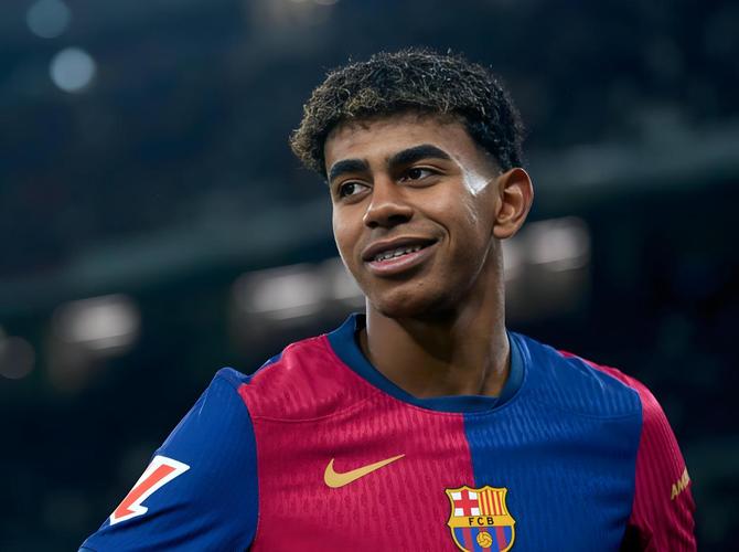 每体：巴萨对巴德吉不满感到不解，他该知道自己必须与亚马尔竞争