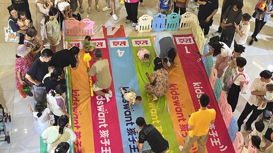 孩子王！乔治：VJ年轻充满活力我的孩子们都很崇拜并喜欢和他玩