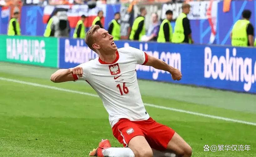 波兰神锋！莱万头球扳平为波兰保留晋级希望，波兰11阿尔巴尼亚