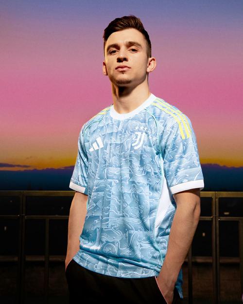 阿迪最后一舞！首席设计师谈德国客场球衣：灵感来源过去的训练服