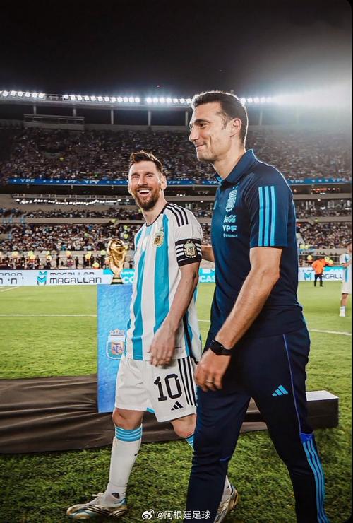 斯卡洛尼：希望梅西能够参加世界杯我续约的事未来再边走边看